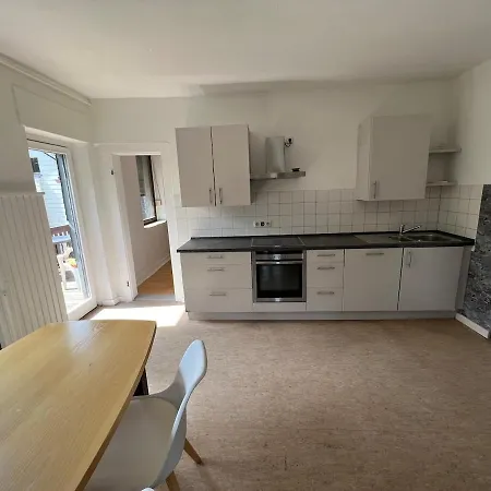 Grosse Mit Grossem Balkon * Gieleroth