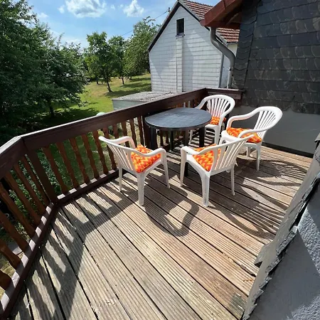 Grosse Mit Grossem Balkon 公寓 Gieleroth