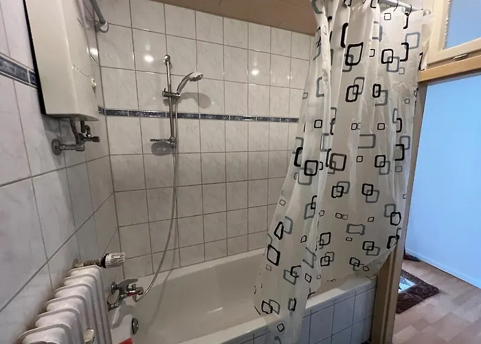 Grosse Mit Grossem Balkon Apartamento *